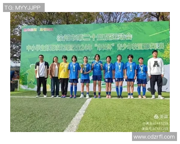 徐州队足球奋勇争先展现团队精神与拼搏精神的精彩瞬间